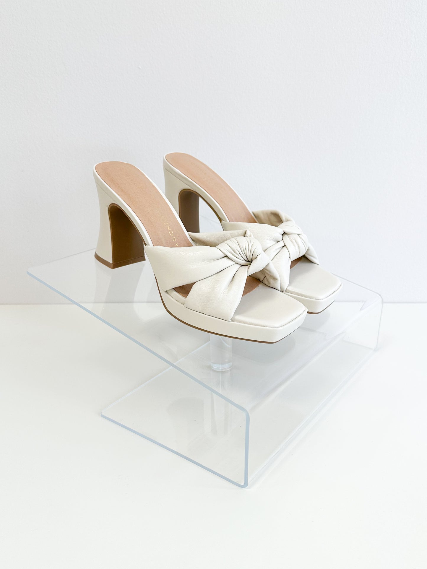 Gwinn Heels-Bone