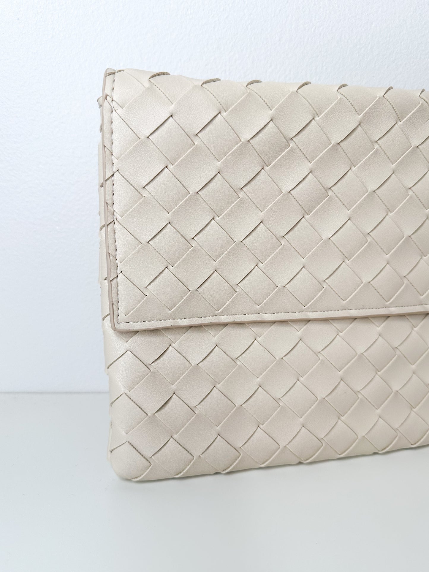 Ivy Woven Clutch-Oatmilk
