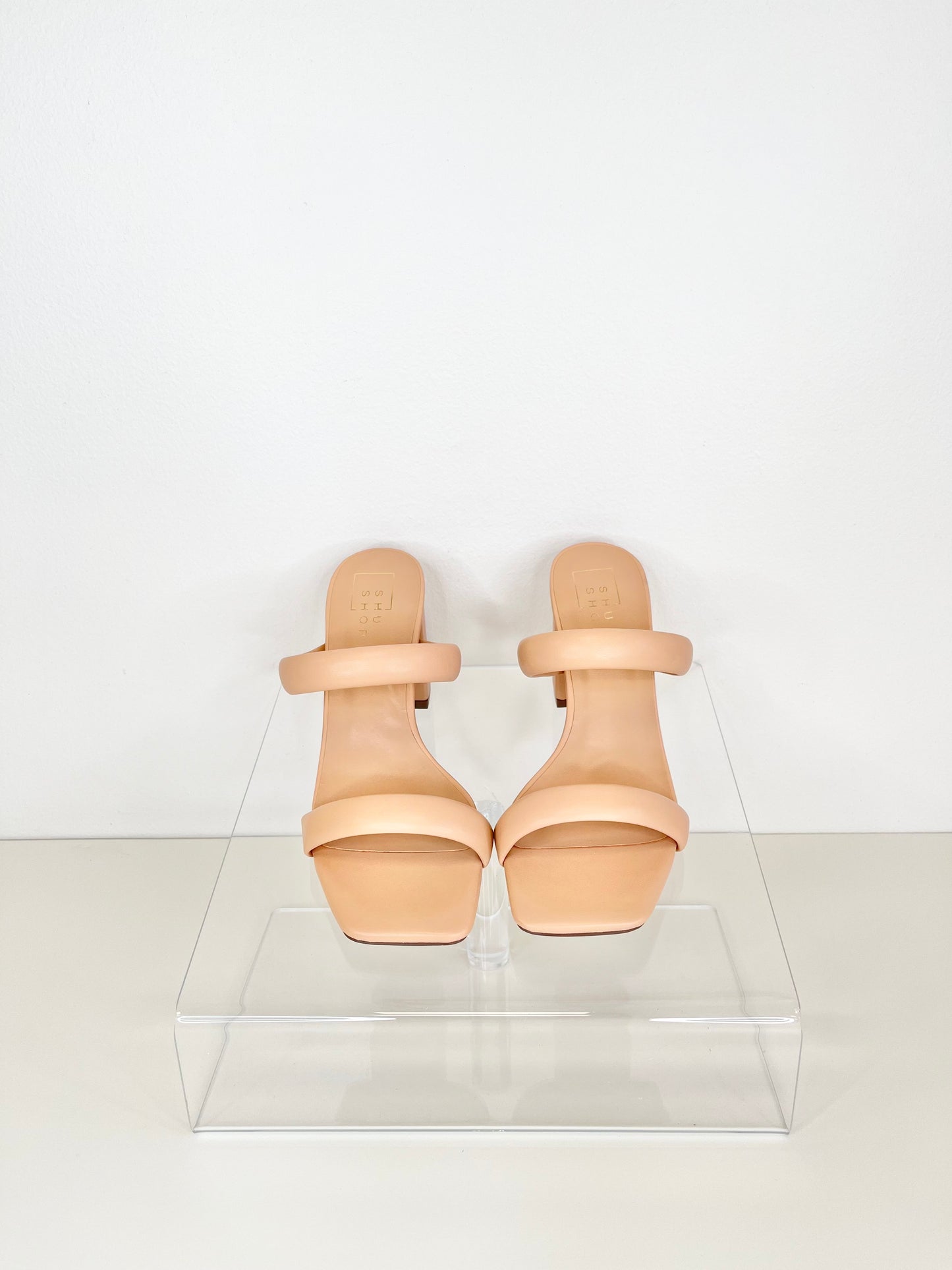 Farah Heel-Nude