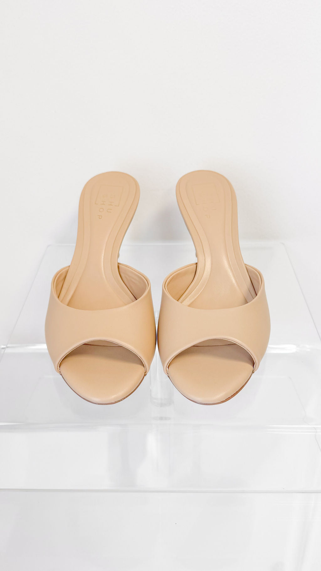Elaine Heel-Nude