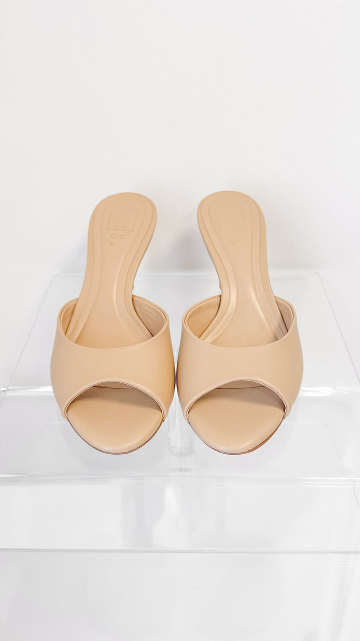 Elaine Heel-Nude