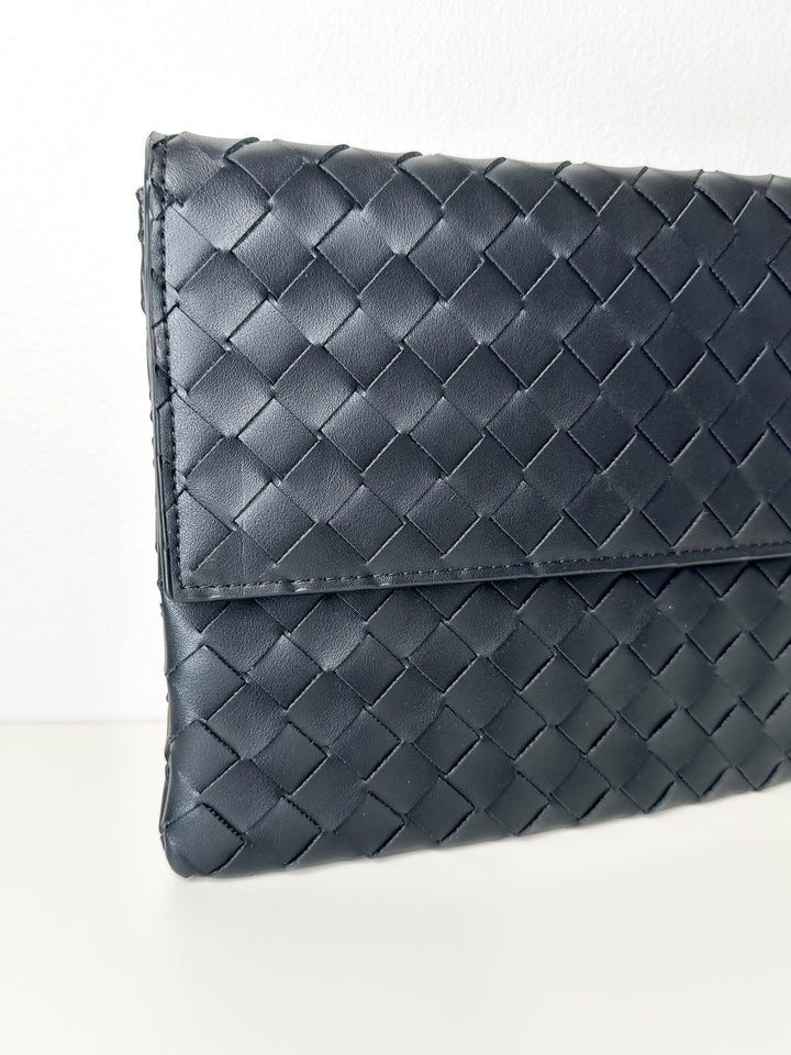 Ivy Woven Clutch-Black